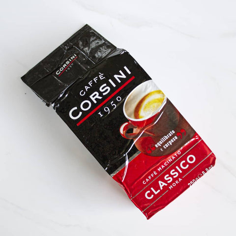 Imagen de Café molido Moka Clásico de 250 gramos, con un sabor intenso y equilibrado, ideal para preparar café de estilo italiano en casa o en la oficina.
